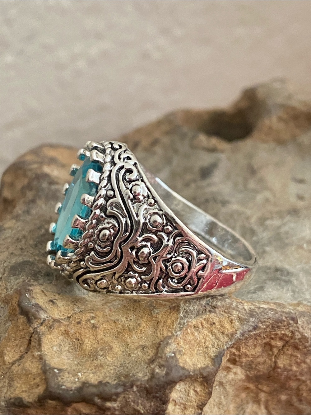 5/$10❤️❤️❤️NEW Aqua Faceted Acrylic Cabochon Ring - Picture 3 of 6